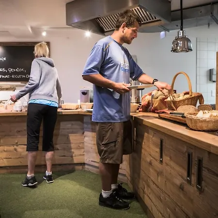 Berggasthof Hochzeigerhaus Otel Jerzens