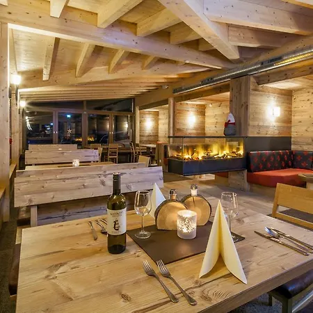 Berggasthof Hochzeigerhaus Otel Jerzens