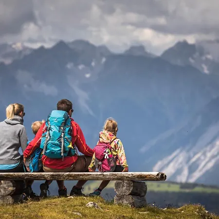 Berggasthof Hochzeigerhaus Otel Jerzens