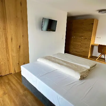 Berggasthof Hochzeigerhaus Jerzens