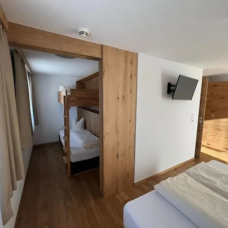 Berggasthof Hochzeigerhaus Otel