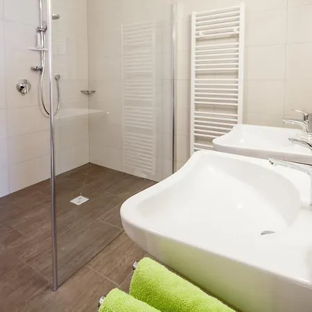 Berggasthof Hochzeigerhaus Otel Jerzens