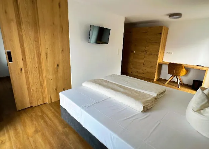 Berggasthof Hochzeigerhaus Jerzens