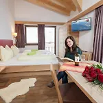 Berggasthof Hochzeigerhaus Hotell Jerzens