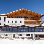 Hotell Berggasthof Hochzeigerhaus 2*