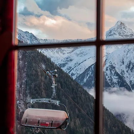 Berggasthof Hochzeigerhaus ホテル イェルツェンス