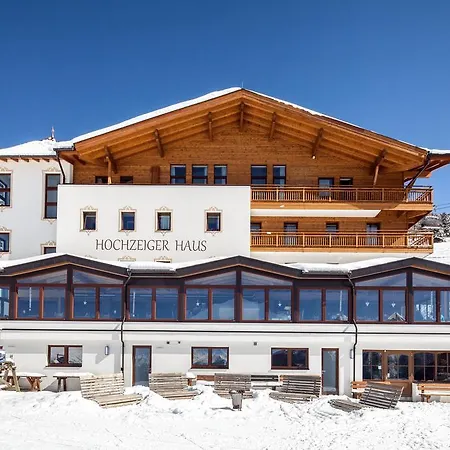 ホテル Berggasthof Hochzeigerhaus 2*